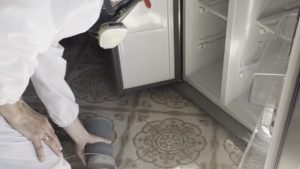 как убрать запах в холодильнике